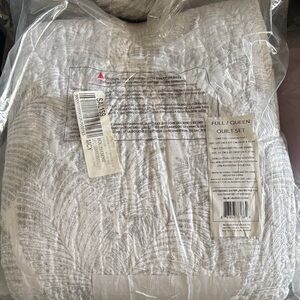 Luxurious White Quilt Set by [Brand]